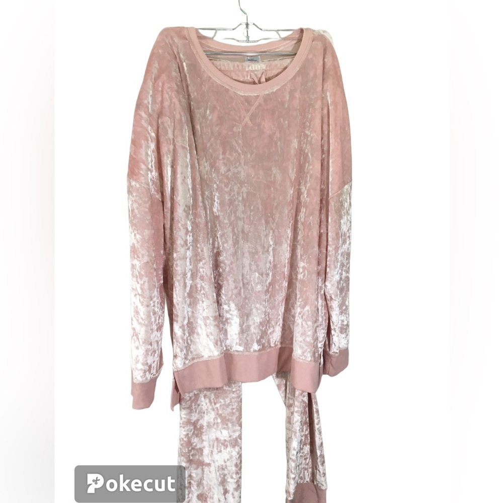 Secret Treasures Pink Velvet Feel Ladies Pajamas Set